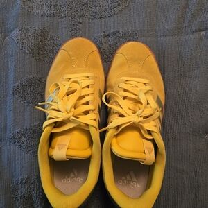 Adidas vl court 3.0 Yellow/Gold Metallic/Utility Yellow Sneakers Womens Size 10